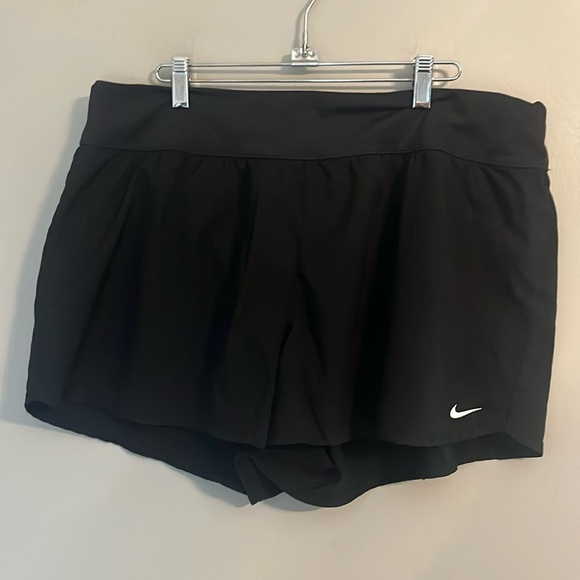 Nike Solid Element Women's Black Board Shorts (Plus Size) Size 1X - Picture 3 of 9